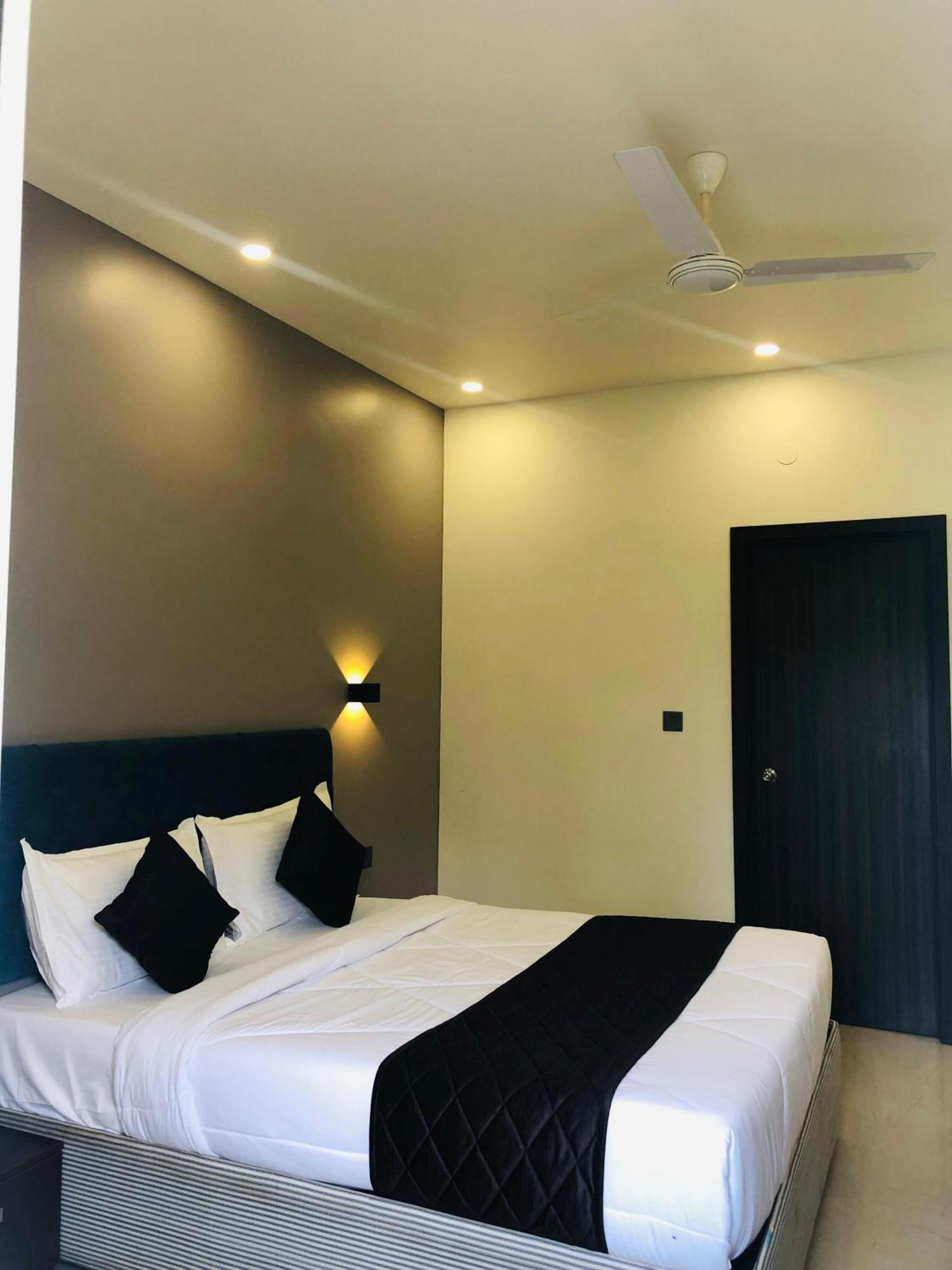 The Lotaz Hotel Kochi Kültér fotó