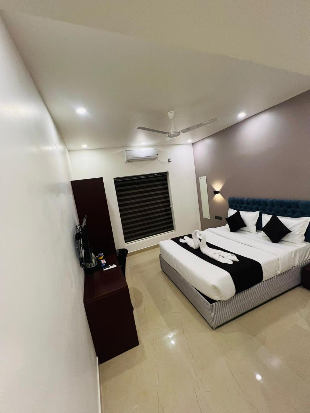 The Lotaz Hotel Kochi Kültér fotó