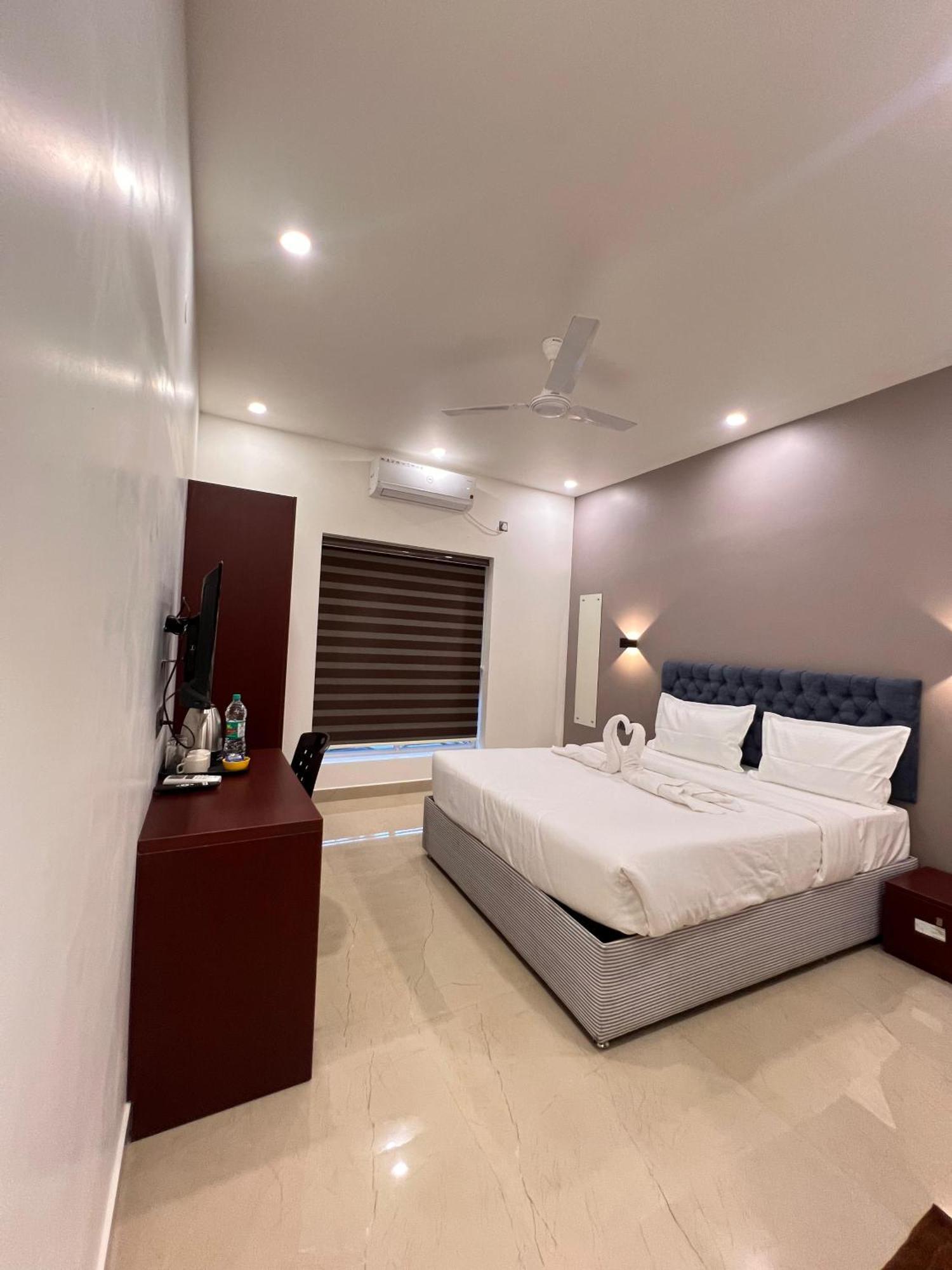 The Lotaz Hotel Kochi Kültér fotó