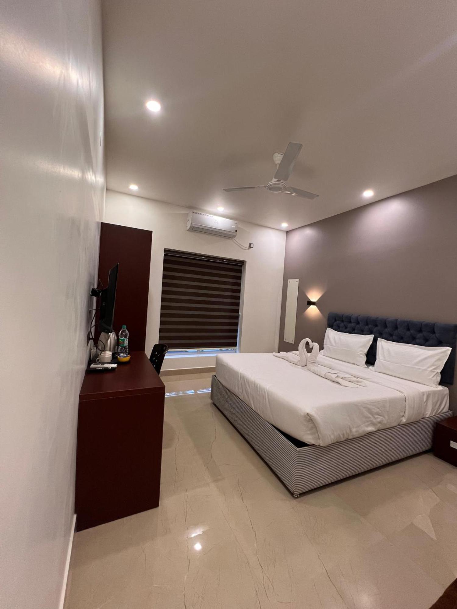 The Lotaz Hotel Kochi Kültér fotó
